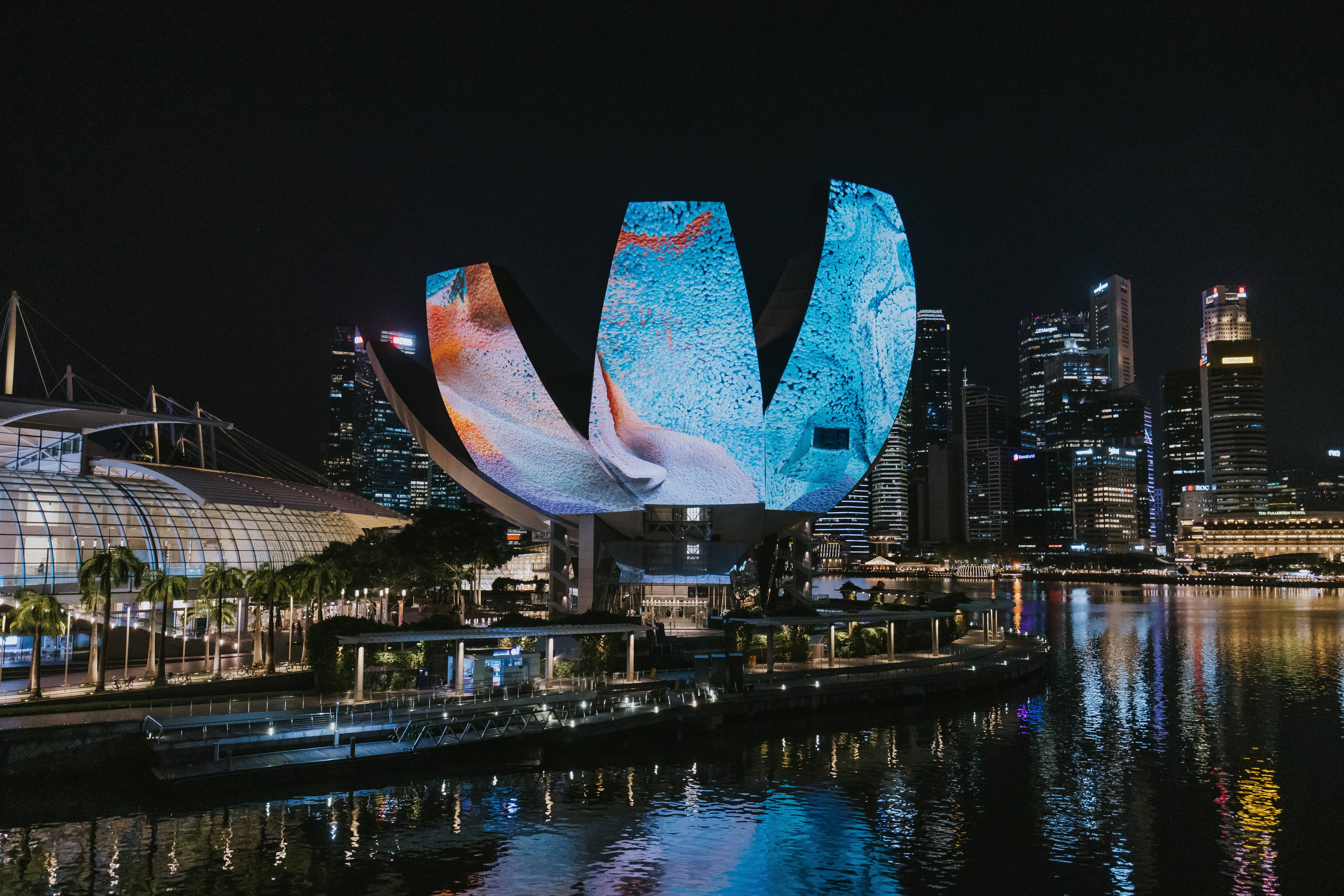 Marina Bay Transforms into a Dazzling Wonderland as i Light Singapores New Wave Festival Returns